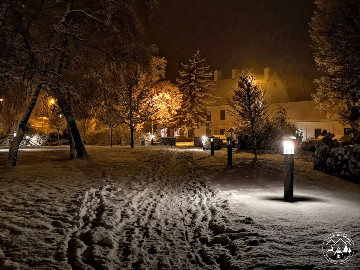 December 23. - Zirc főterén hóesésben 